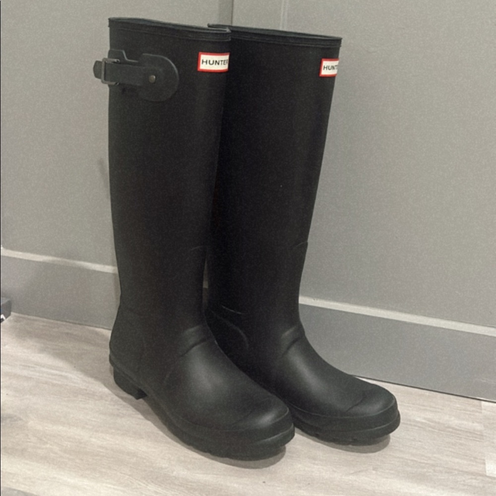 Original tall matte black boots🤍